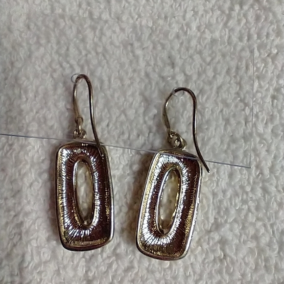 Goldtone square dangle wire earrings - Picture 2 of 3